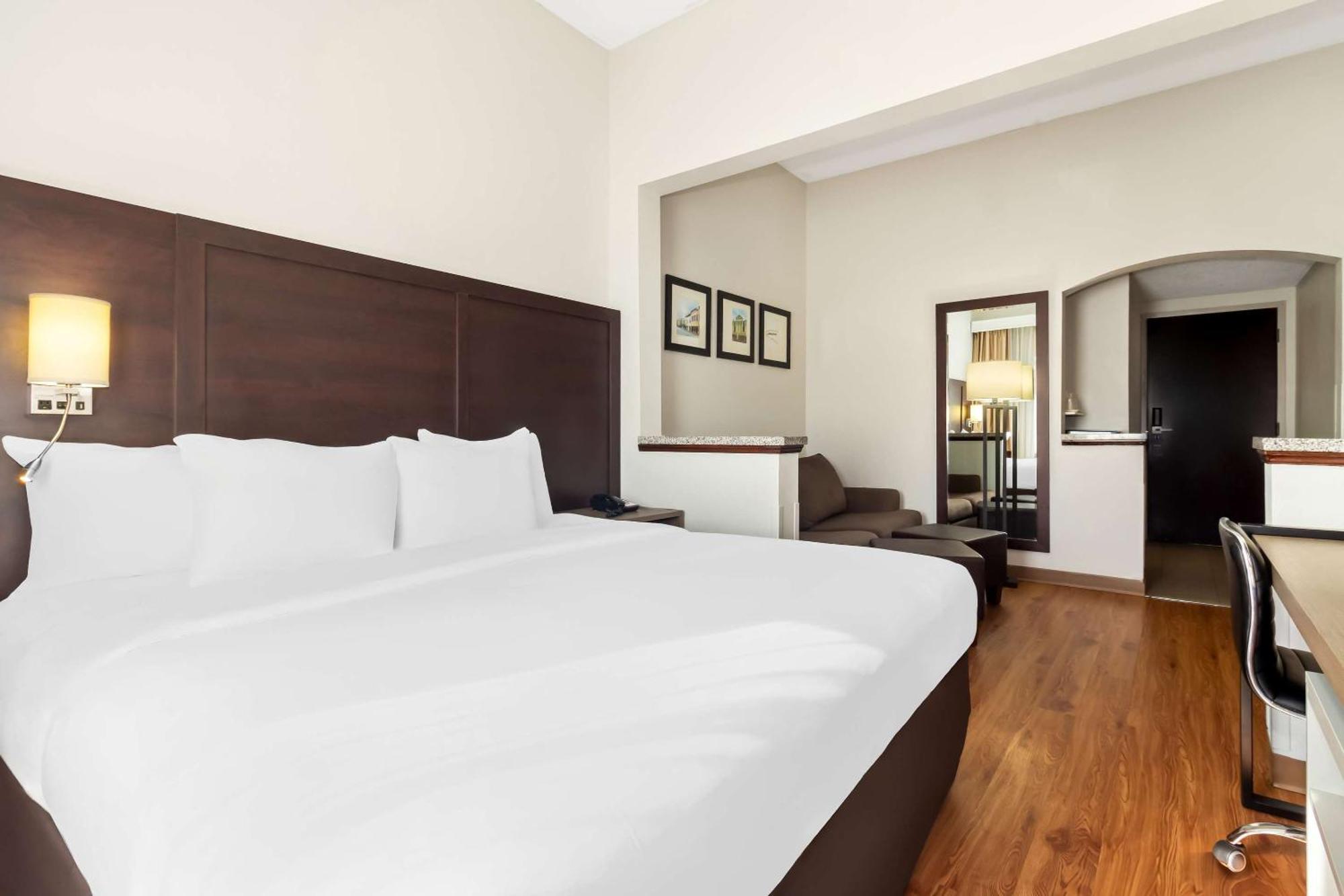 Comfort Suites Ламбертон Екстер'єр фото